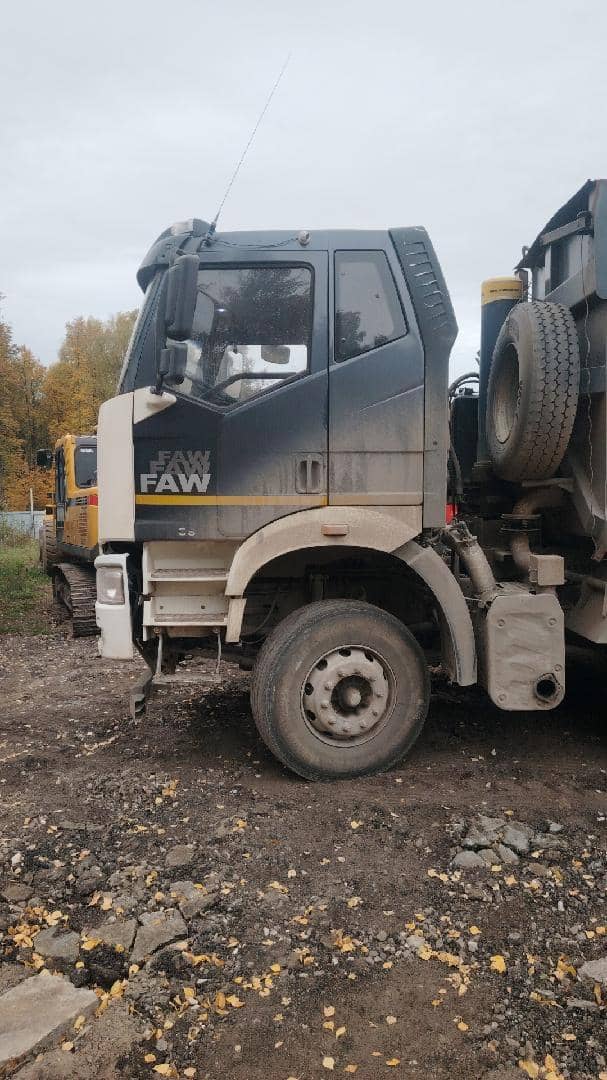 FAW CA3310P66K24T4E5 8х4,  123 737 км, 2022 года