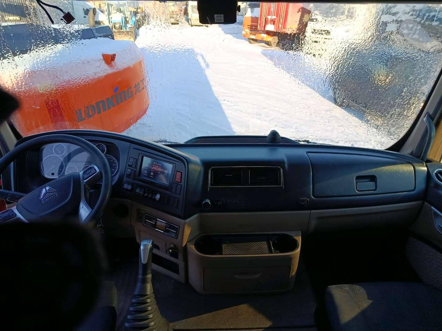 HOWO ZZ3317V386GE1 8х4,  499 334 км, 2023 года в лизинг