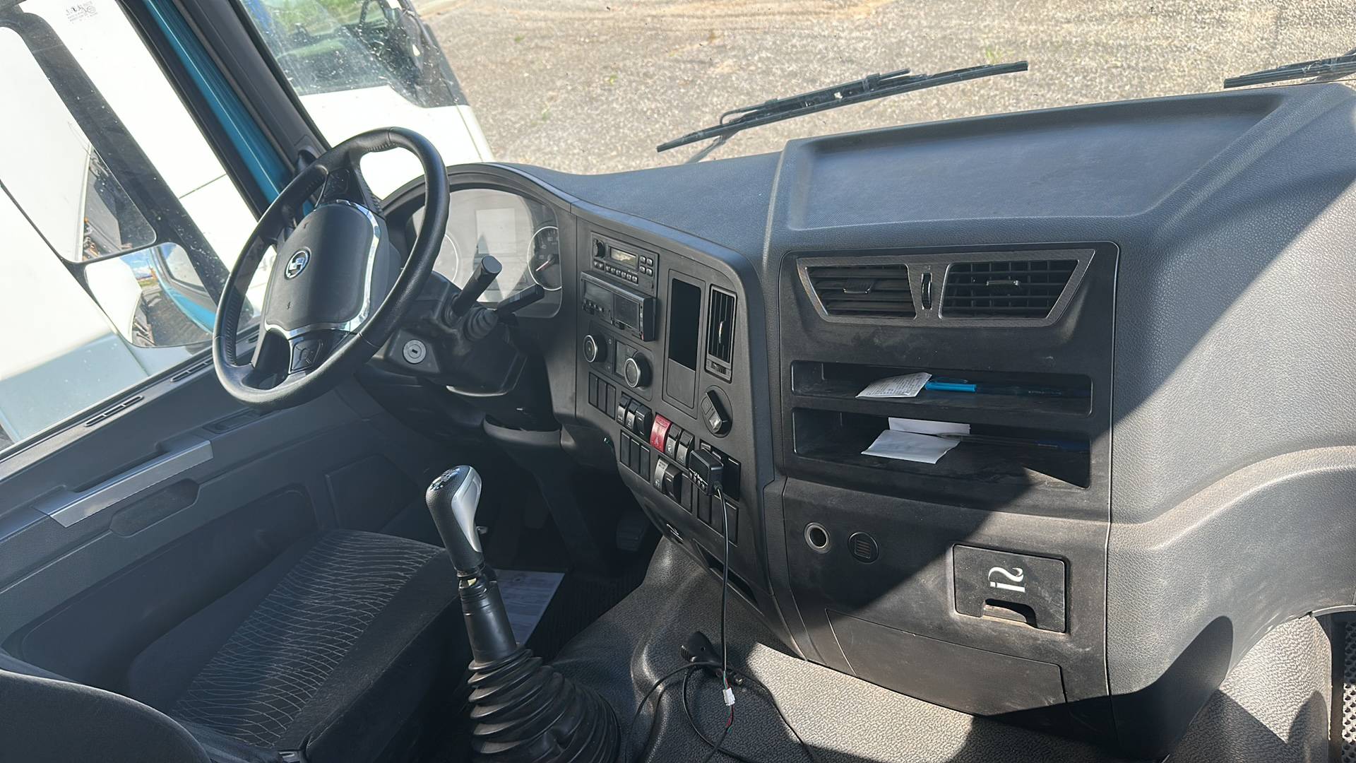 Shacman SX42584W324C,  52 223 км, 2022 года в лизинг