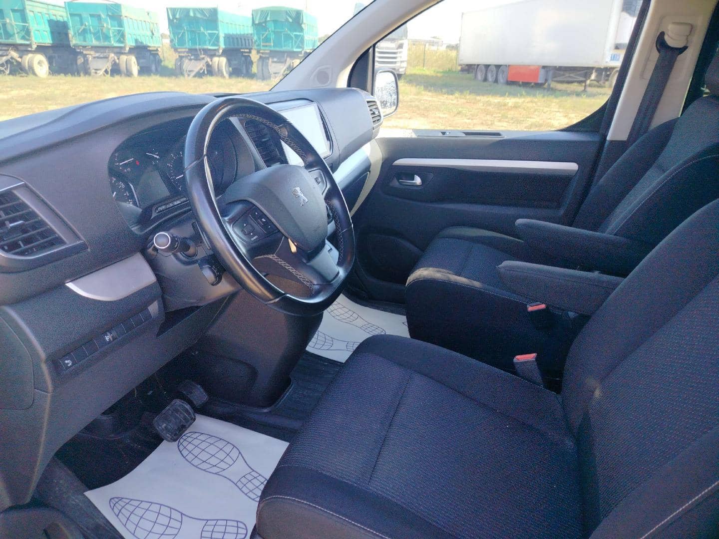 Peugeot Traveller,  103 464 км, 2021 года в лизинг