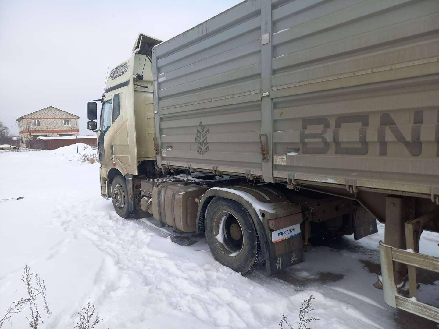 FAW CA4180P66K25E5 4x2,  153 083 км, 2023 года в лизинг