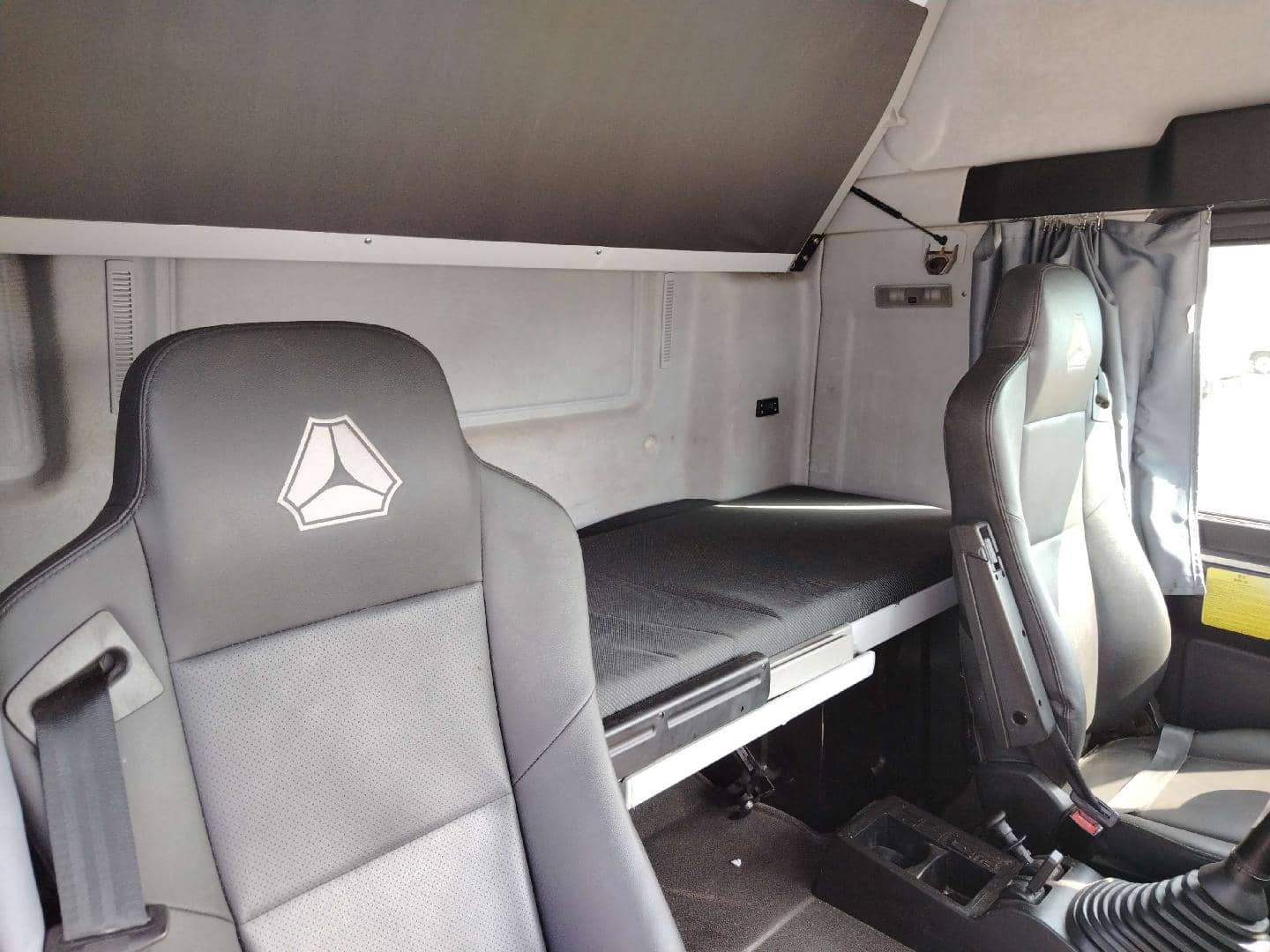 Sitrak ZZ4406V395ME 6x6,  92 092 км, 2024 года в лизинг