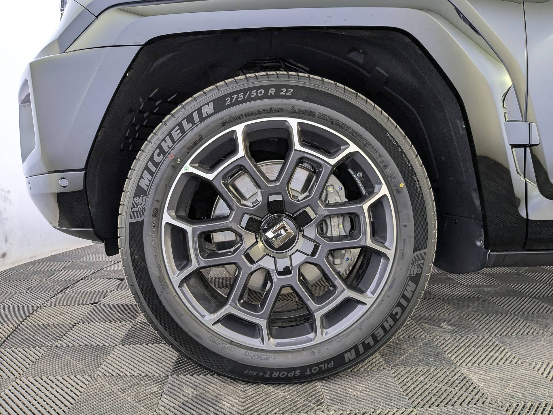 Tank 700 Техно Премиум 3.0 гибрид АТ полный привод