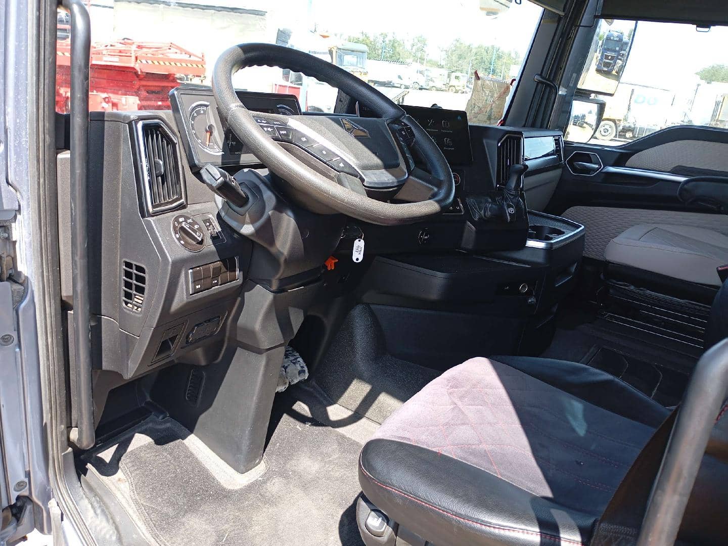 Sitrak С7Н MAX 6×4 ZZ4256V364HE,  184 967 км, 2023 года в лизинг