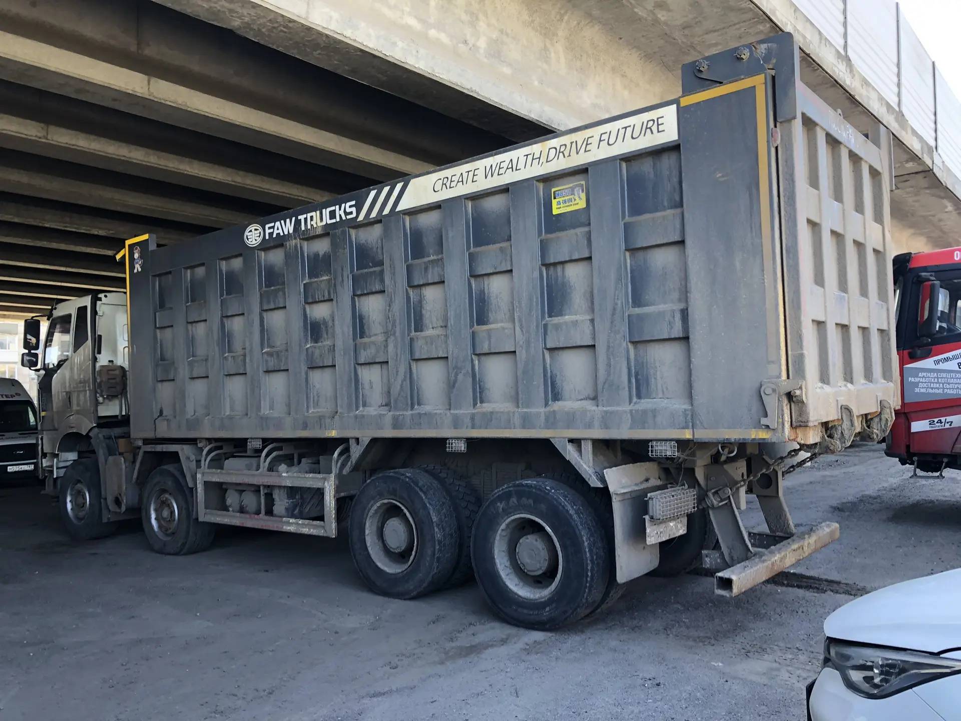 FAW CA3310P66K24T4E5 8х4,  281 137 км, 2023 года в лизинг