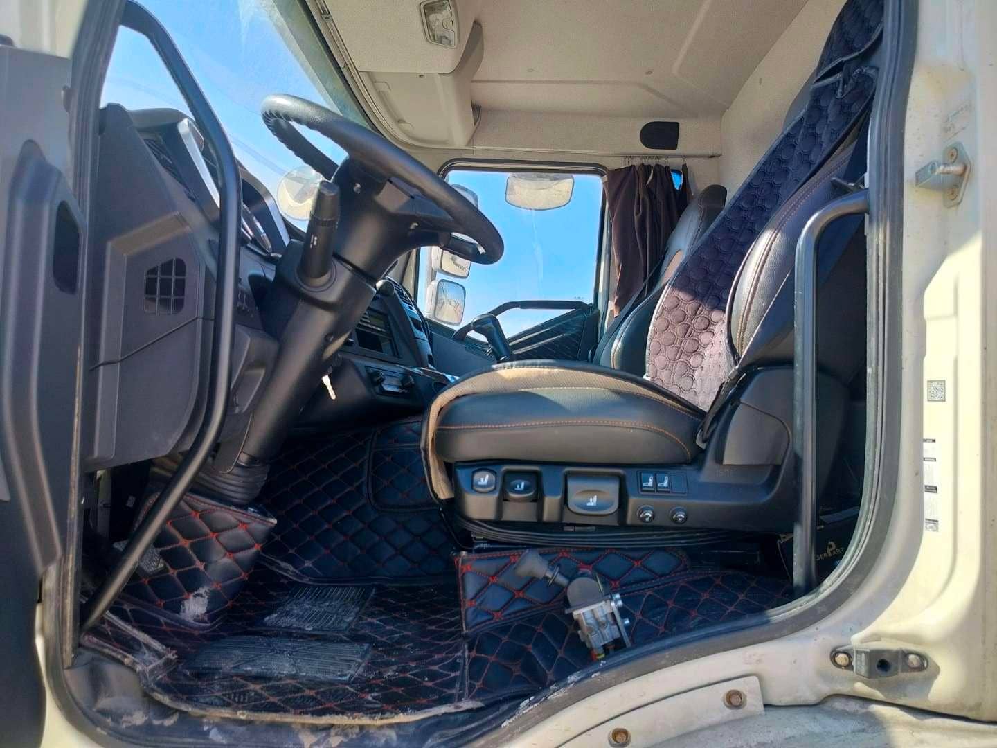 FAW CA3310P66K24T4E5 8х4,  112 656 км, 2023 года в лизинг