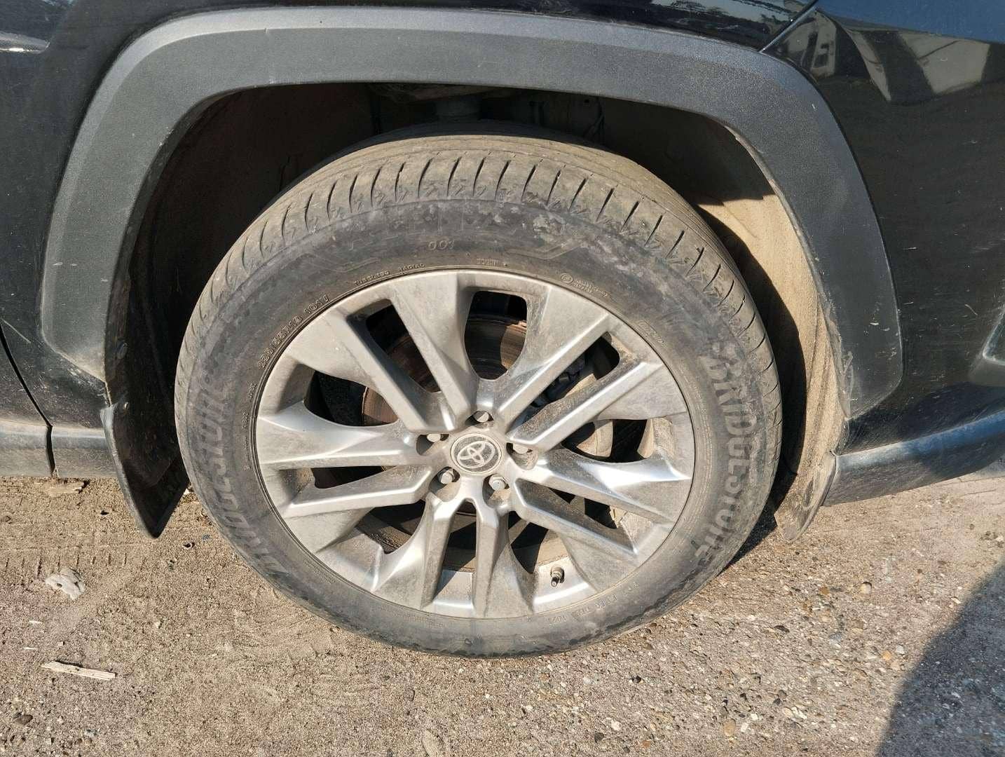 Toyota RAV4,  133 213 км, 2021 года в лизинг