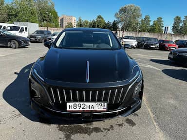 Hongqi E-QM5