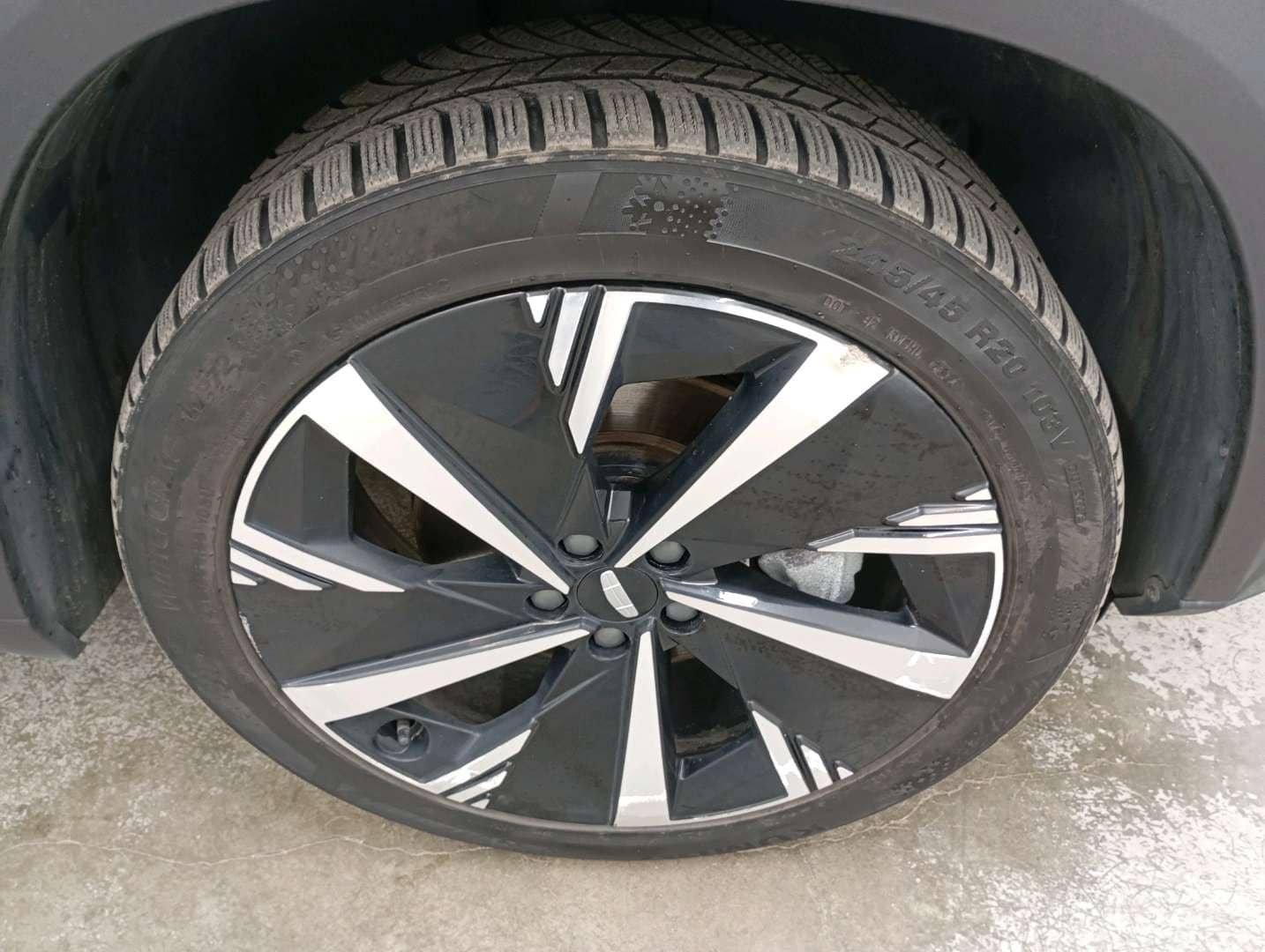 Geely Atlas,  129 159 км, 2023 года в лизинг