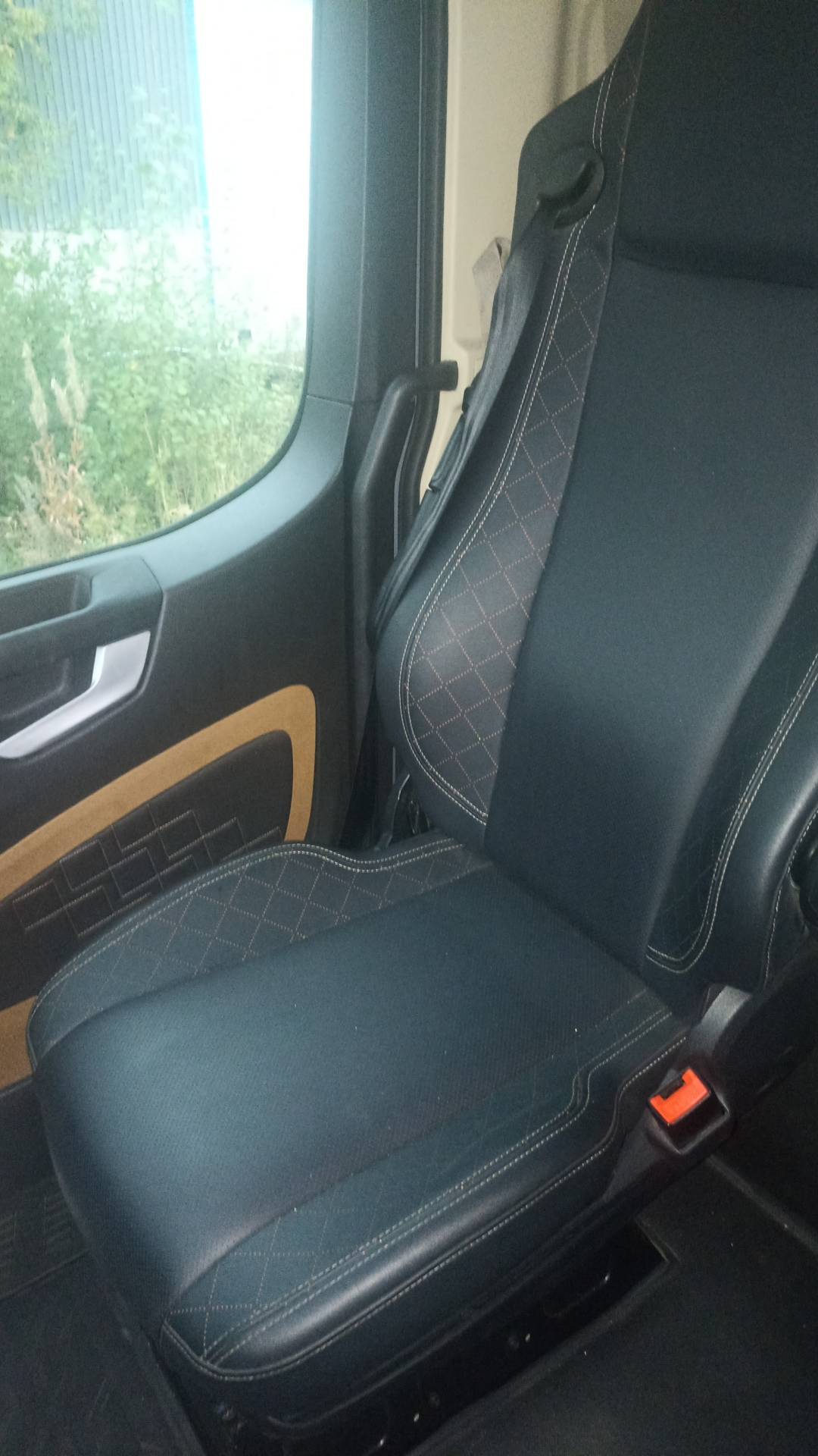 Shacman SX4188YY381,  153 697 км, 2023 года в лизинг