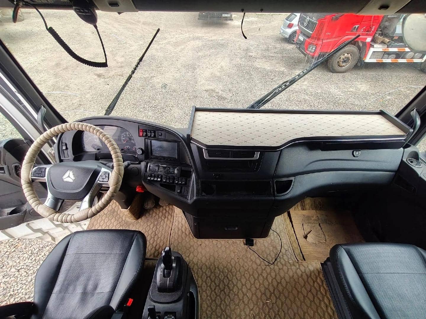 Sitrak C7H 4x2 ZZ4186V361HE,  444 316 км, 2023 года в лизинг