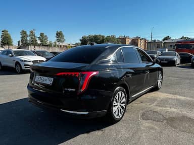 Hongqi E-QM5
