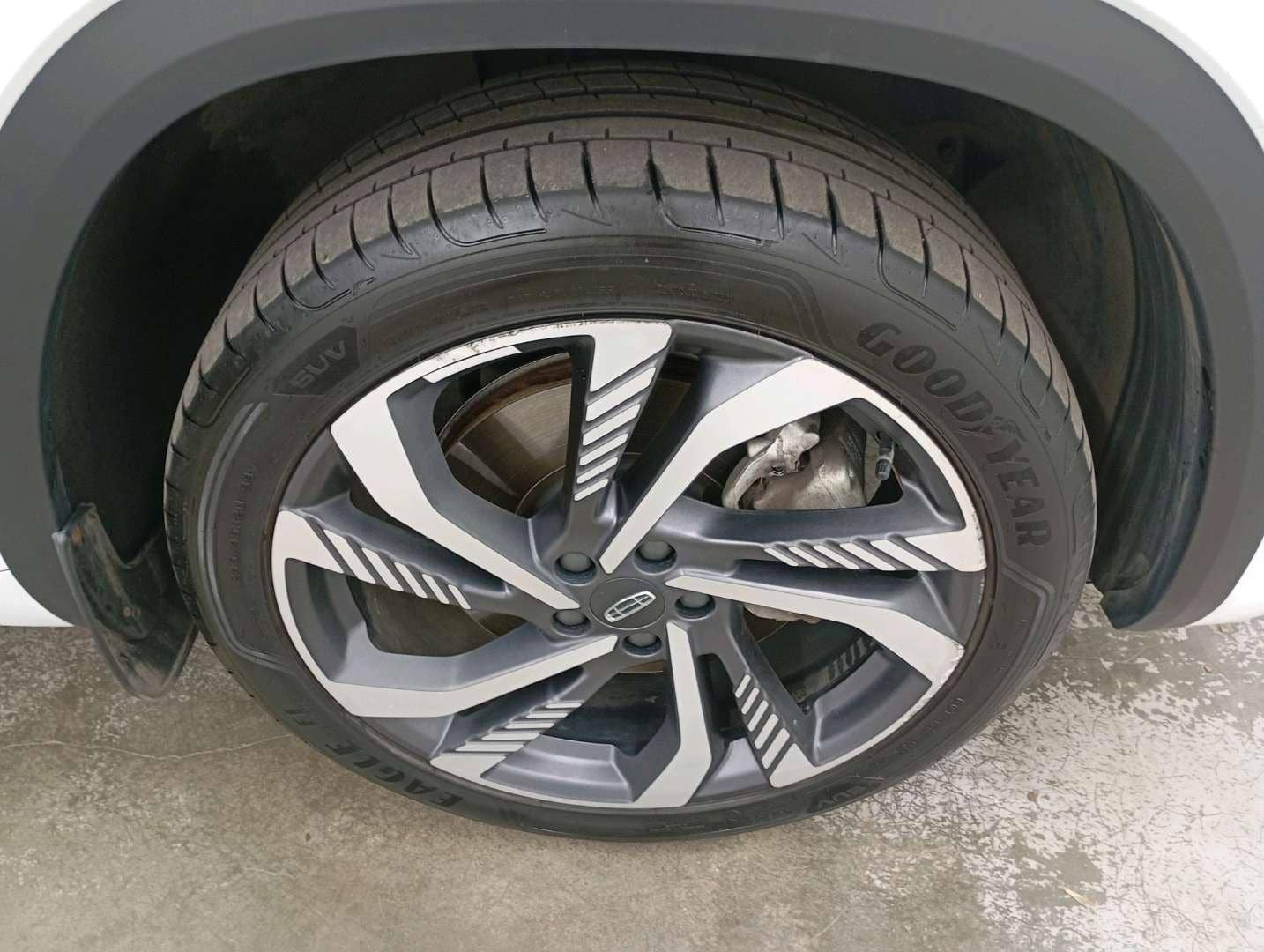Geely Monjaro,  42 536 км, 2023 года в лизинг
