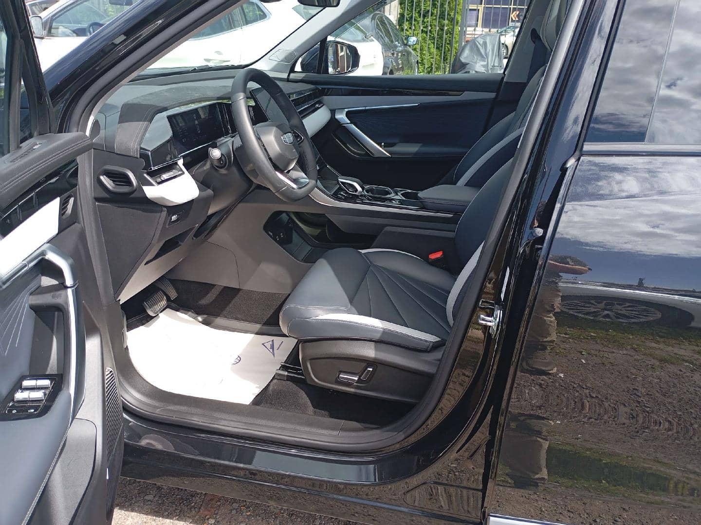Geely Atlas,  15 937 км, 2024 года в лизинг