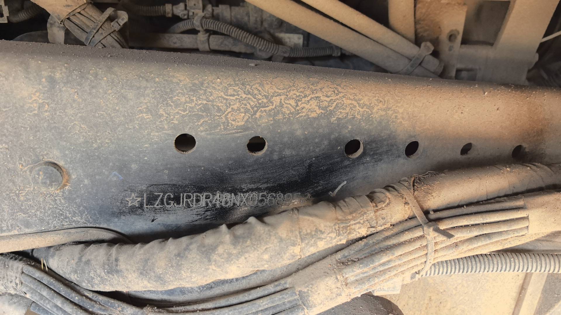 Shacman SX3258DR384,  201 873 км, 2022 года в лизинг