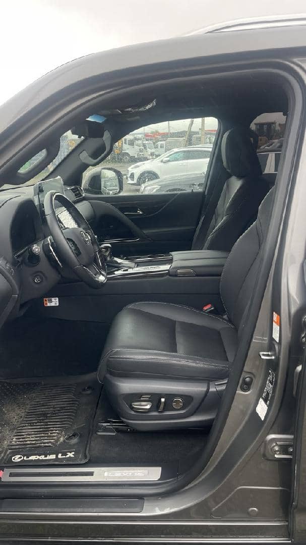 Lexus LX 600,  16 130 км, 2025 года в лизинг