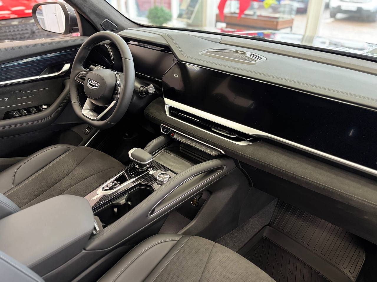 Geely Monjaro Luxury 2.0T (238 hp) 8AT 4WD