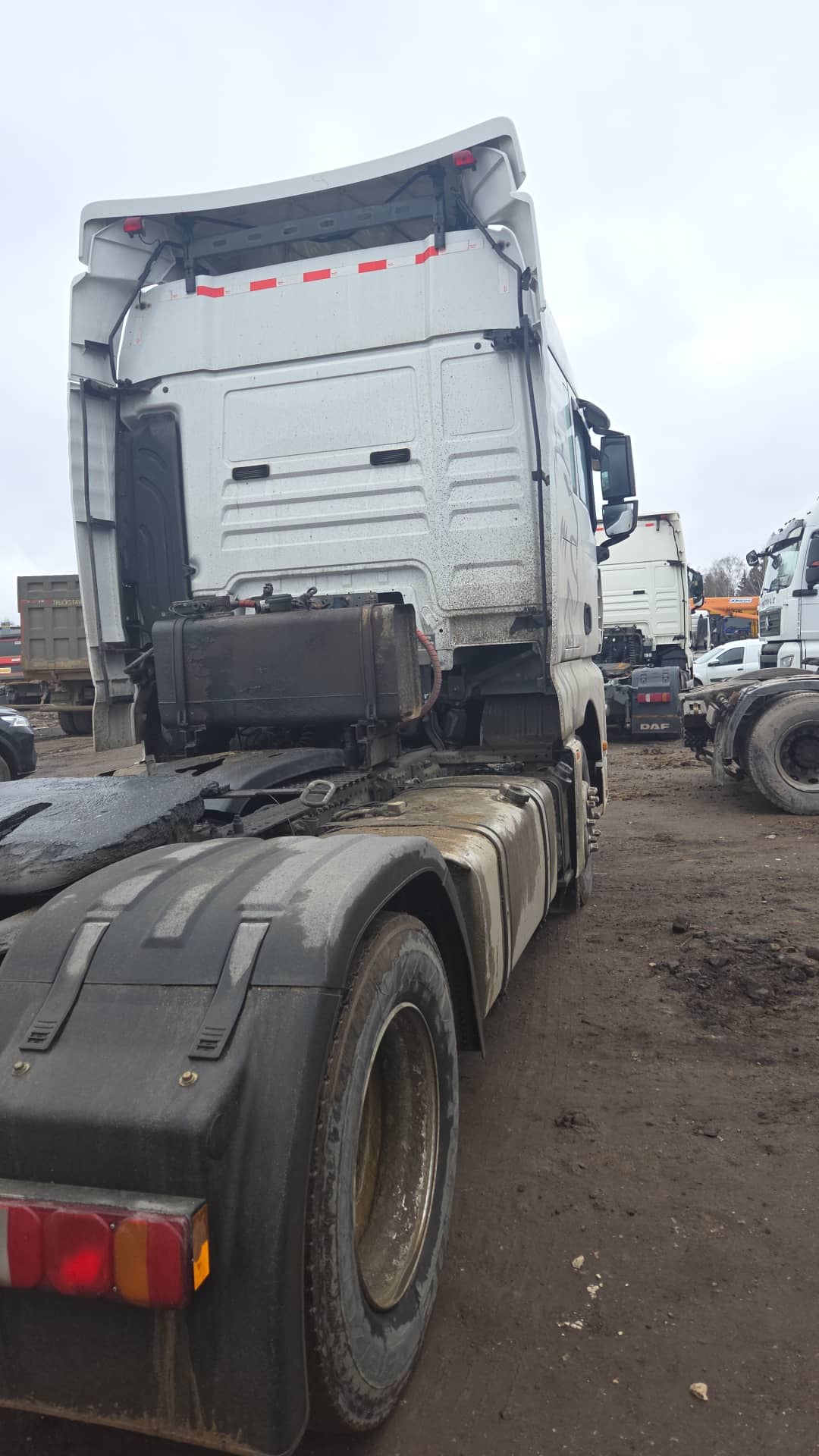 Sitrak C7H 4x2 ZZ4186V361HE,  394 858 км, 2023 года в лизинг