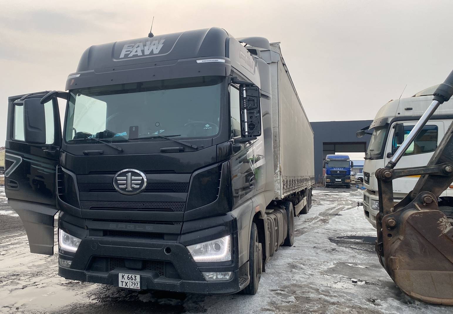 FAW CA4180P77K25E5 4x2,  317 615 км, 2024 года в лизинг