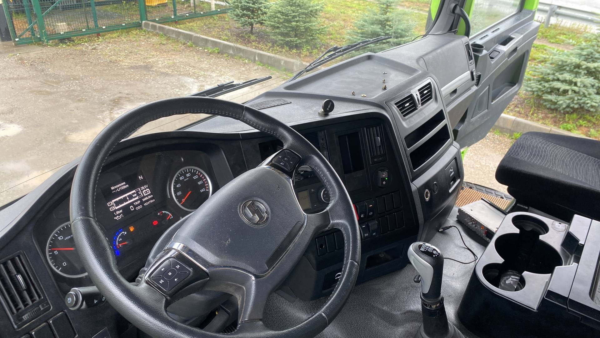 Shacman SX42584V324,  182 479 км, 2022 года в лизинг