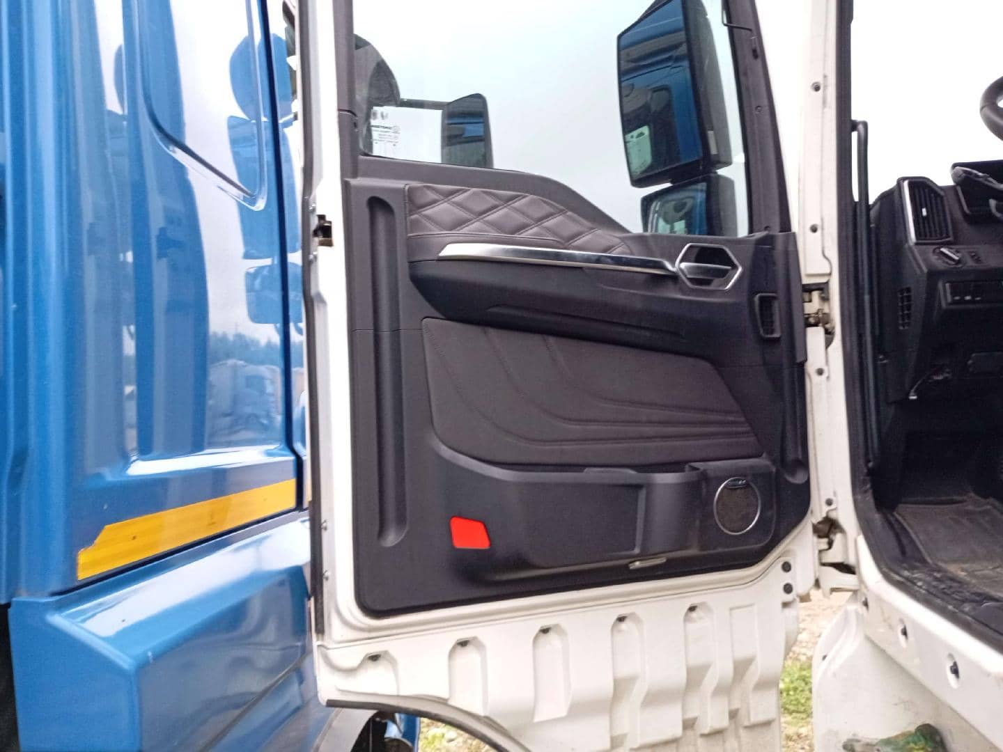 Sitrak С7Н MAX 6×4 ZZ4256V364HE,  200 951 км, 2024 года в лизинг