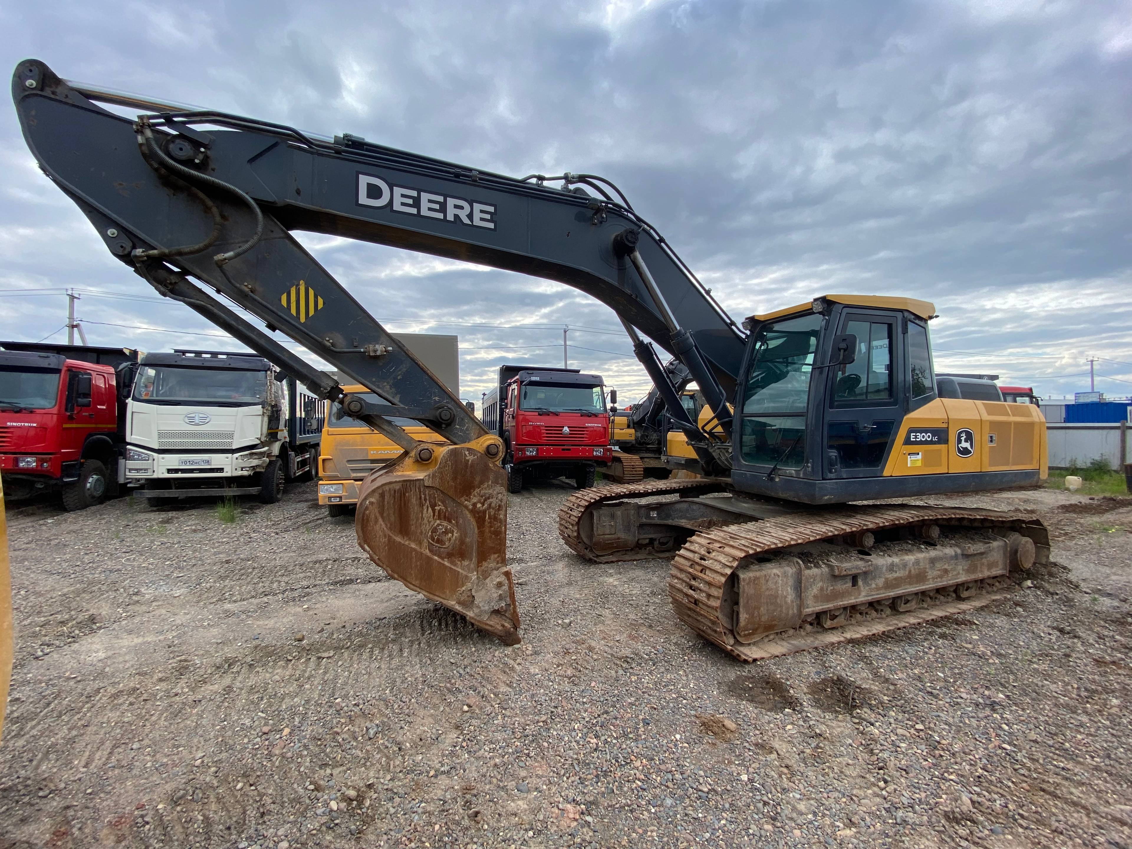 John Deere E300LC Лот 000000750