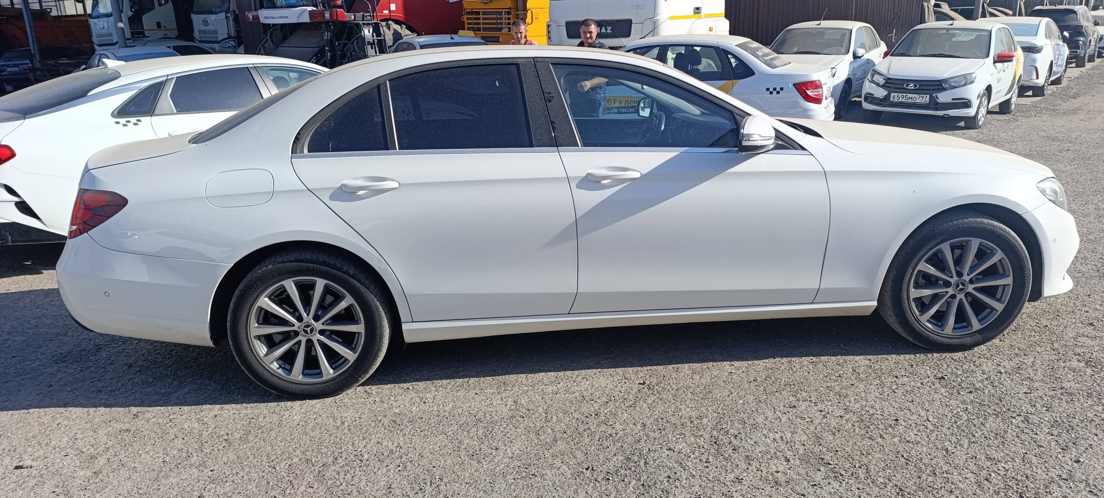 Mercedes-Benz E седан,  273 081 км, 2018 года в лизинг
