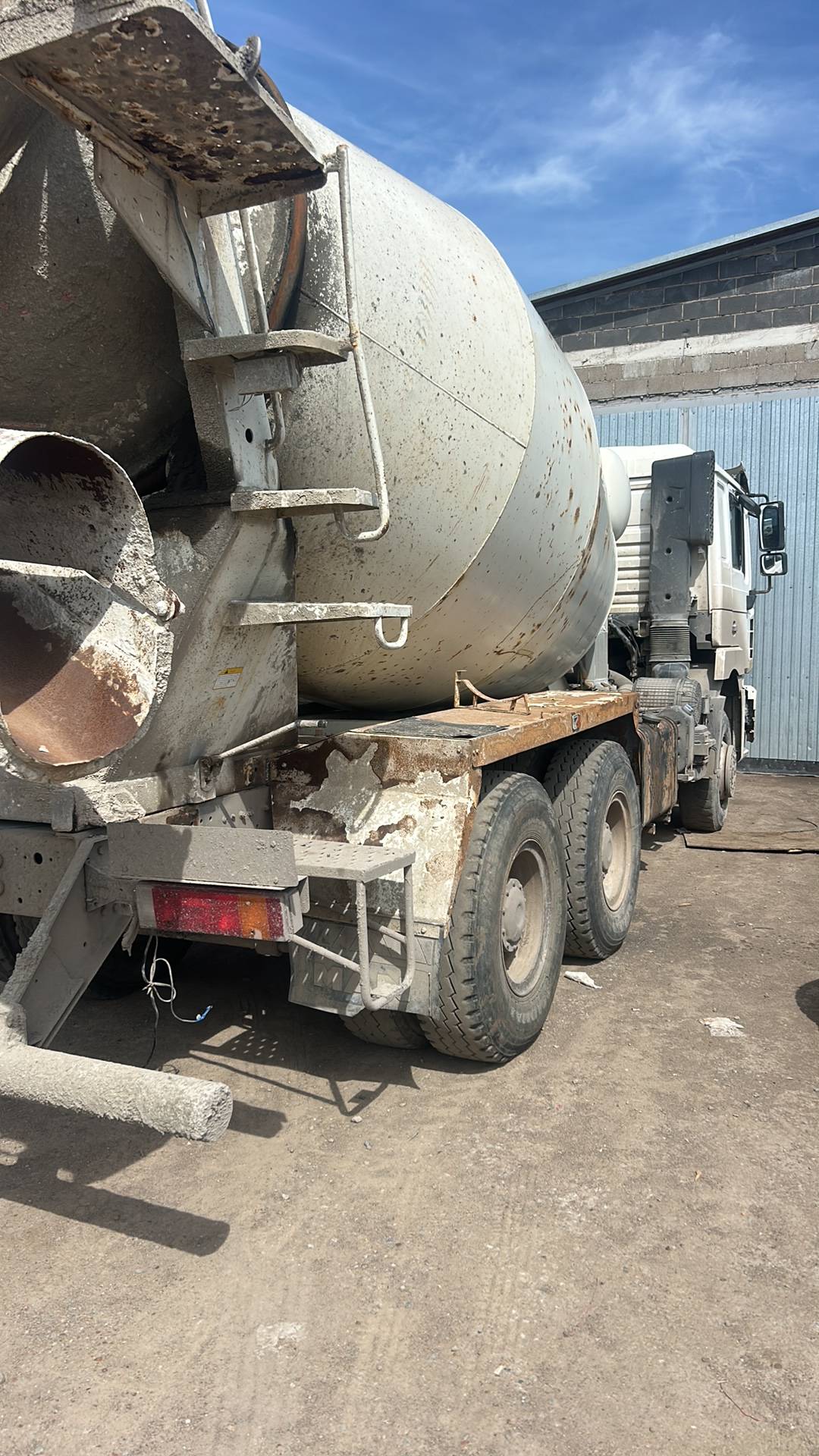 Shacman SX5258GJBDR384,  143 816 км, 2021 года в лизинг