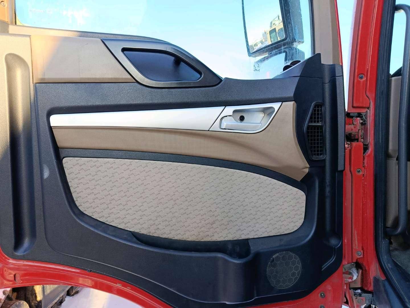 HOWO ZZ3317V386GE1 8х4,  499 334 км, 2023 года в лизинг