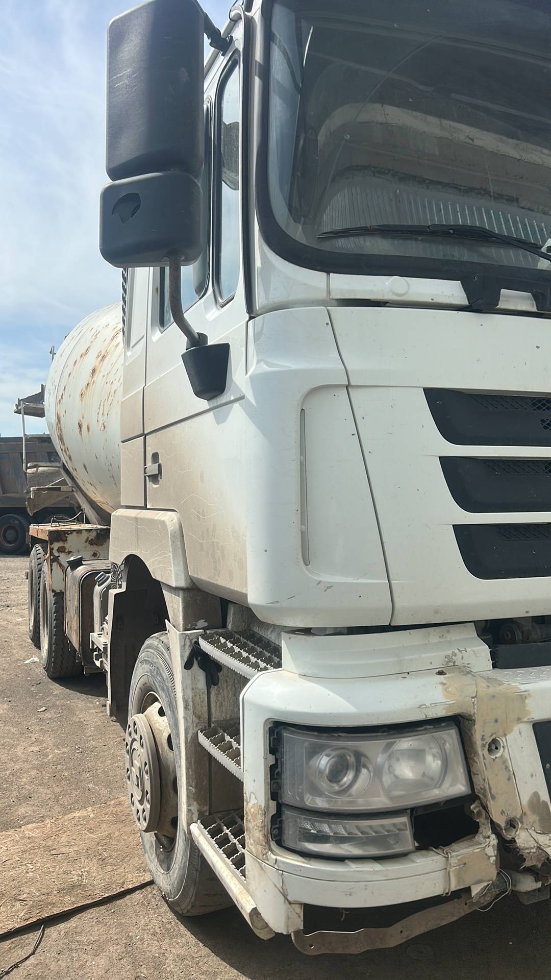 Shacman SX5258GJBDR384