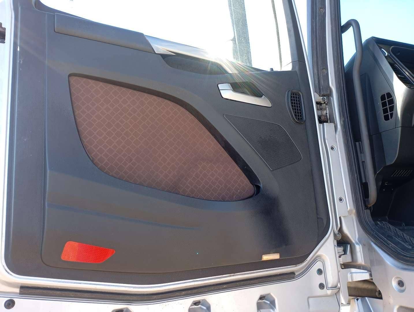 FAW CA4180P77K25E5 4x2,  326 000 км, 2023 года в лизинг