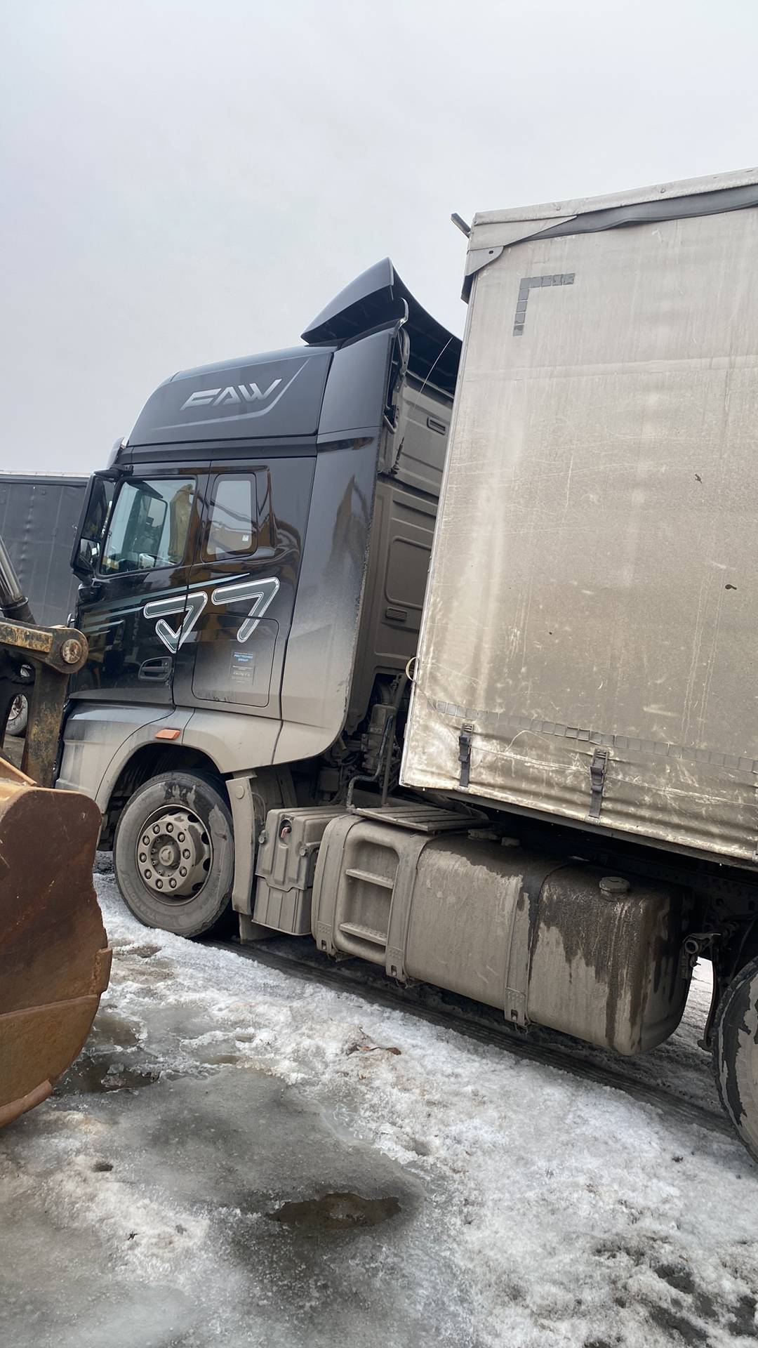 FAW CA4180P77K25E5 4x2,  317 615 км, 2024 года в лизинг