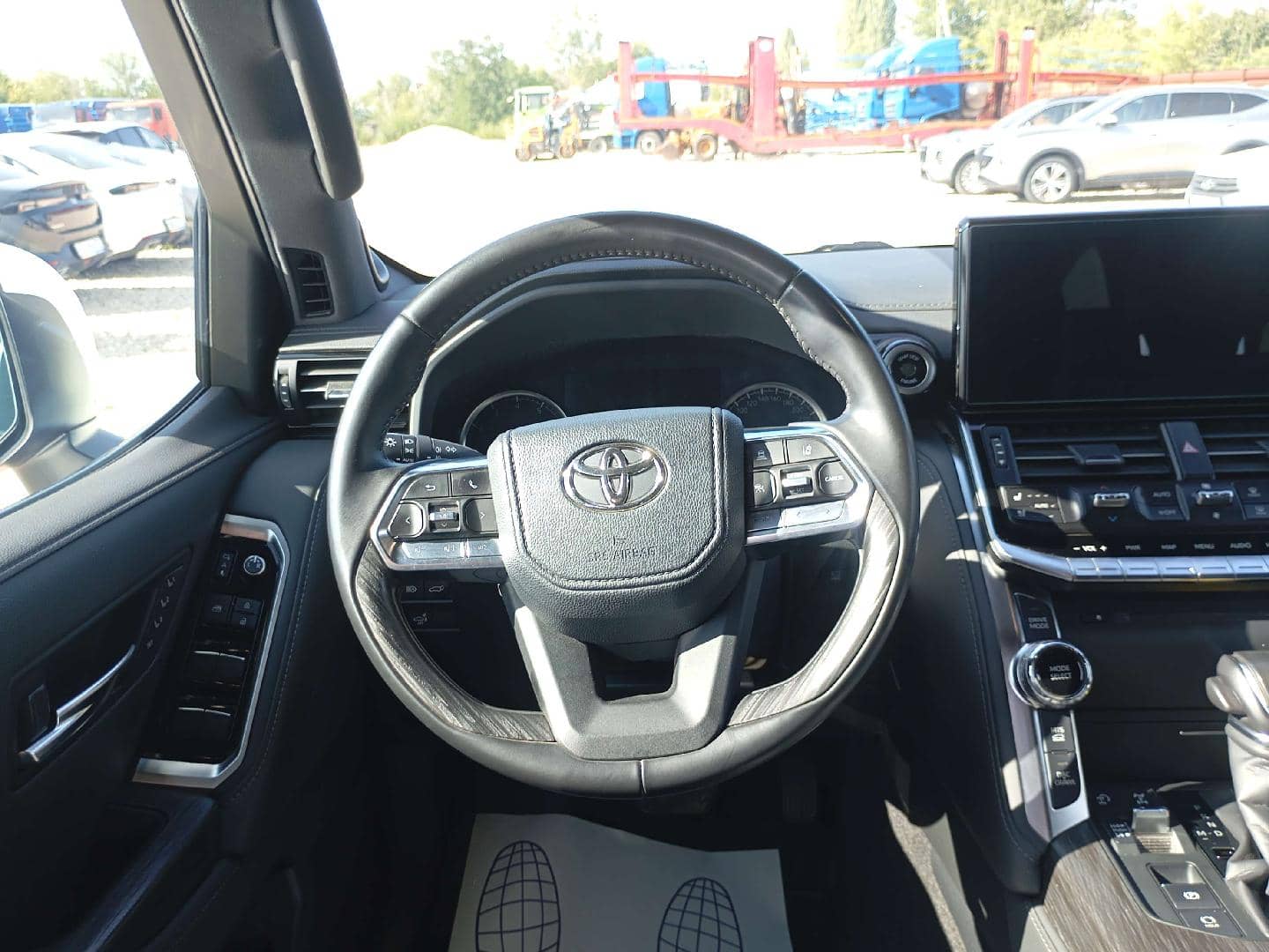 Toyota Land Cruiser 300,  74 139 км, 2024 года в лизинг