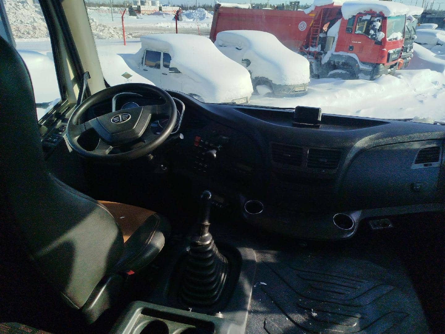 FAW CA3250P66K24L1TE5 6x6,  122 400 км, 2023 года в лизинг
