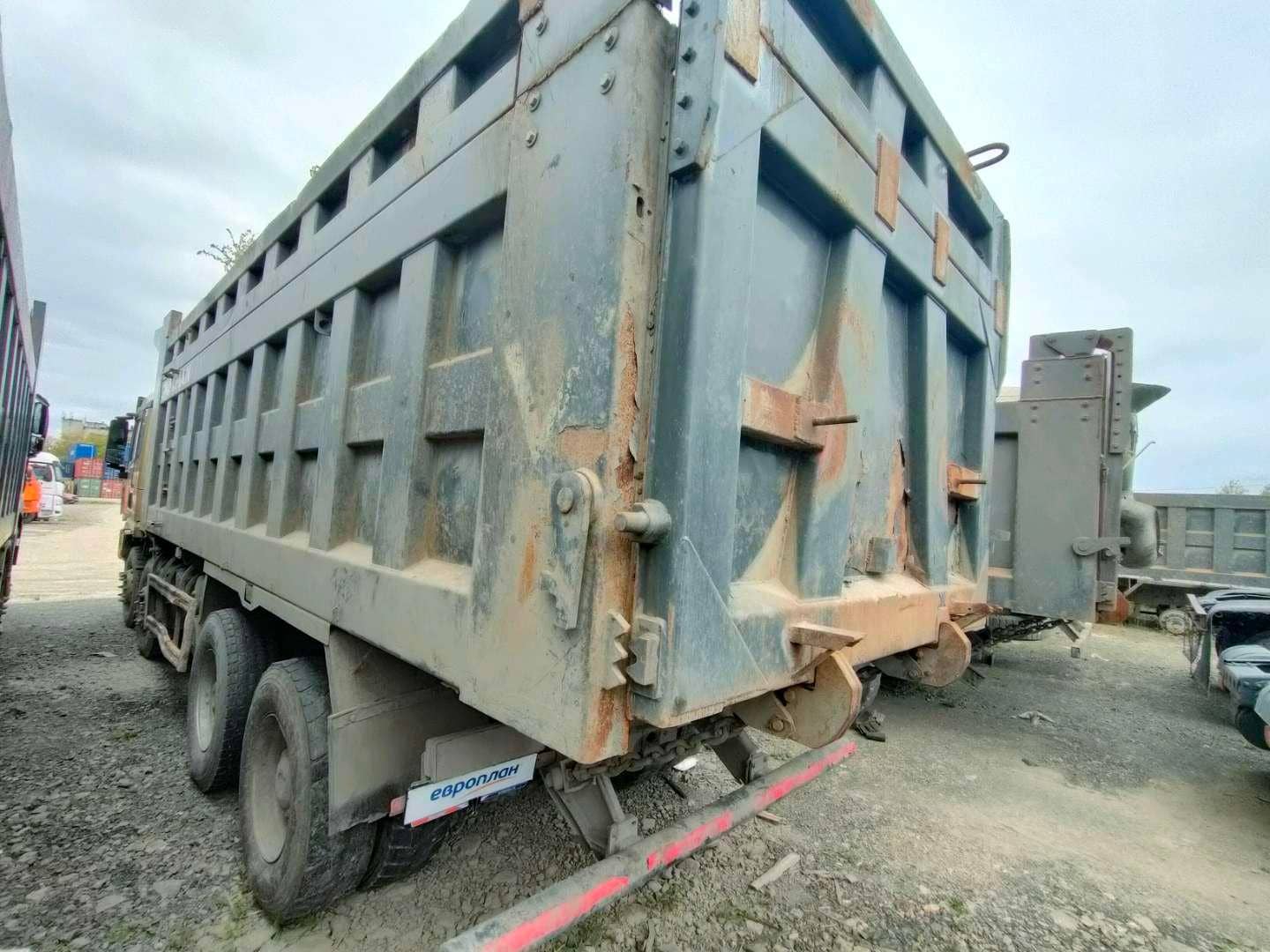 Shacman SX331863366 (скальный кузов),  200 000 км, 2022 года в лизинг