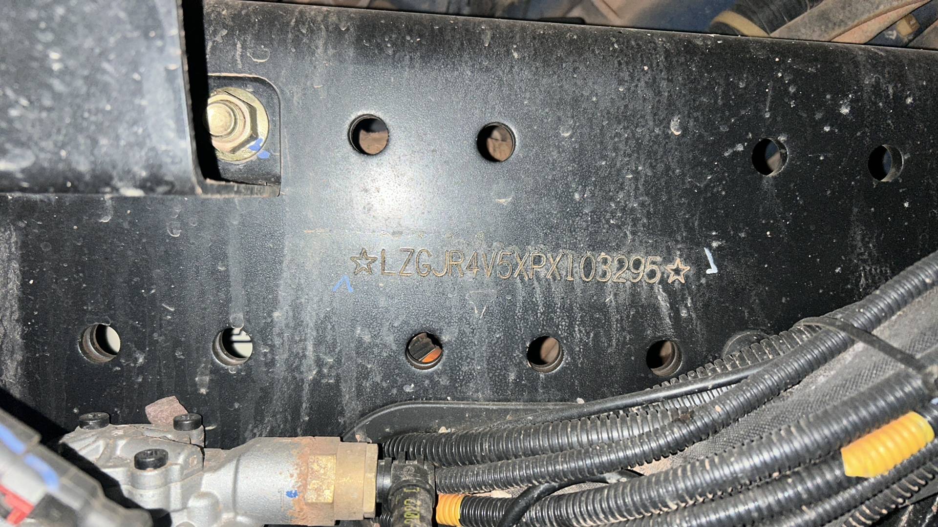 Shacman SX32586V385,  80 815 км, 2023 года в лизинг