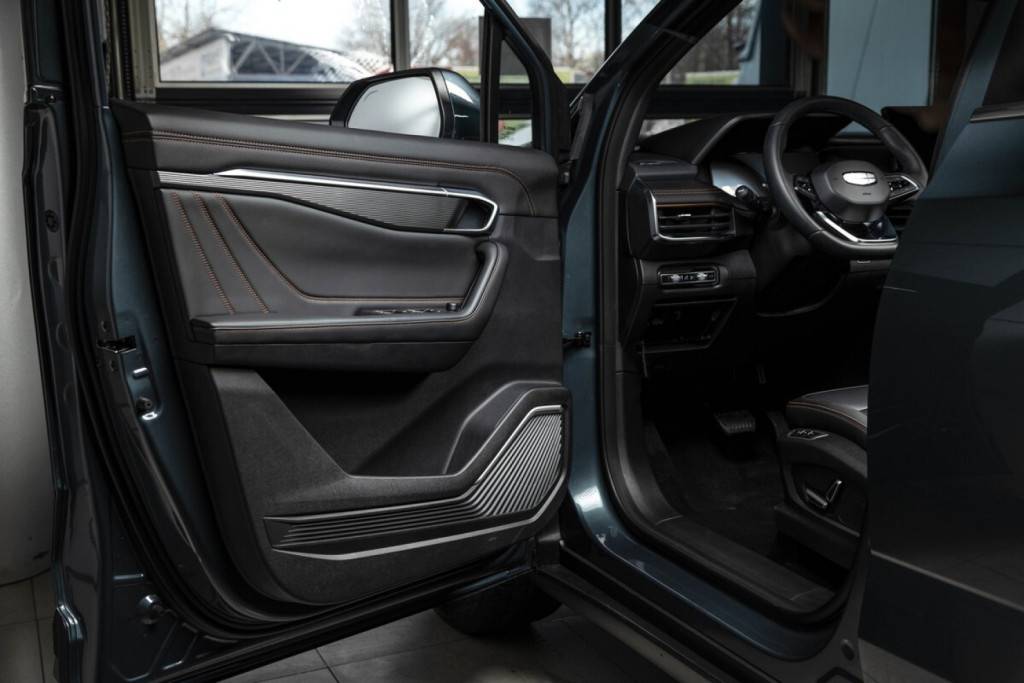 Geely Okavango Flagship 2.0T 7DCT 2WD