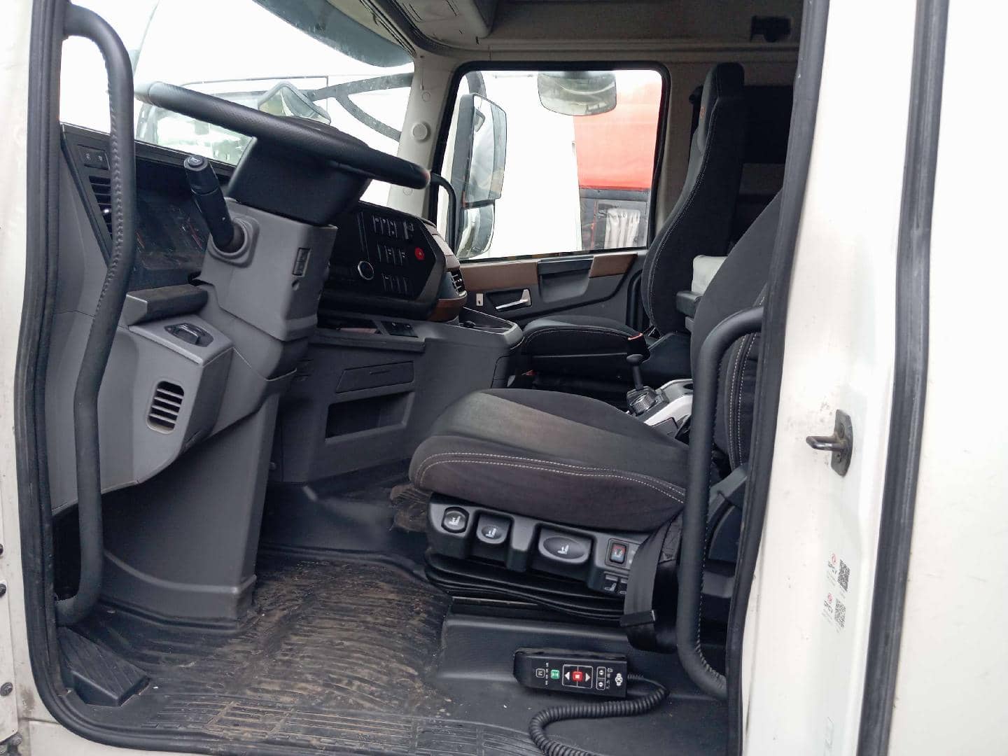 DongFeng GX DFH4180 4x2,  290 450 км, 2024 года в лизинг
