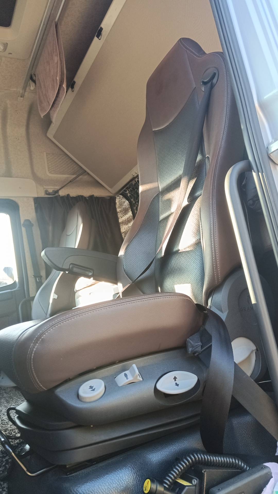 FAW CA4180P77K25E5 4x2,  182 819 км, 2023 года в лизинг