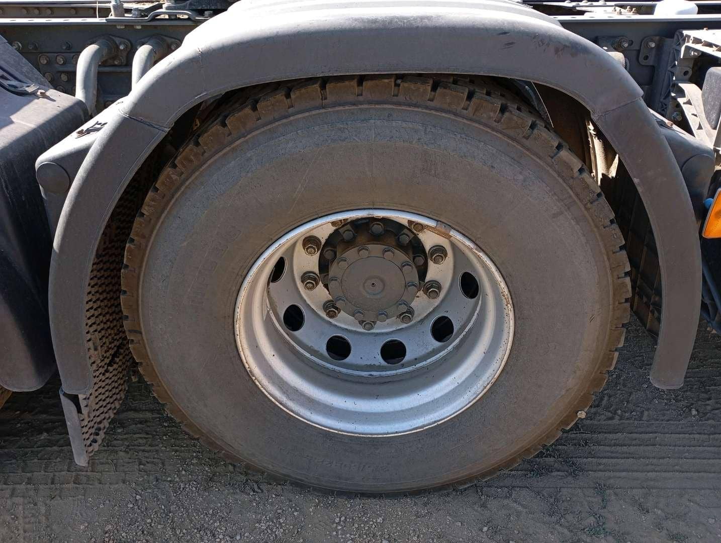 Sitrak С7Н MAX 6×4 ZZ4256V364HE,  175 462 км, 2023 года в лизинг