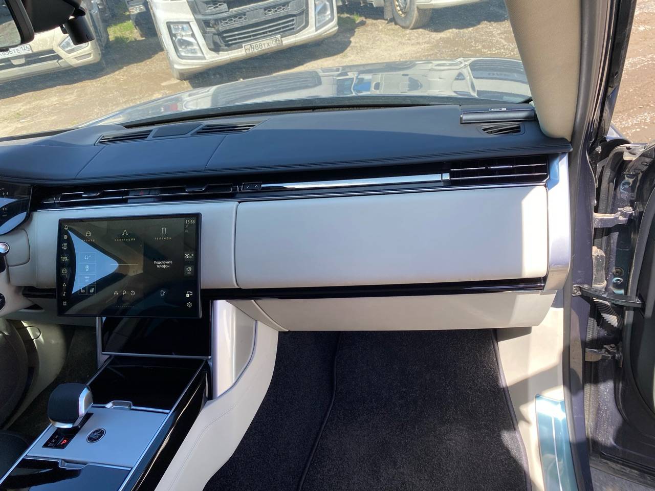 Land Rover Range Rover,  1 555 км, 2024 года в лизинг