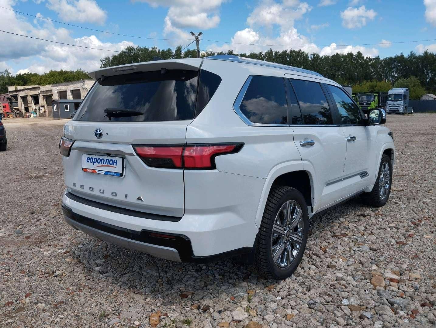 Toyota Sequoia,  25 194 км, 2024 года в лизинг