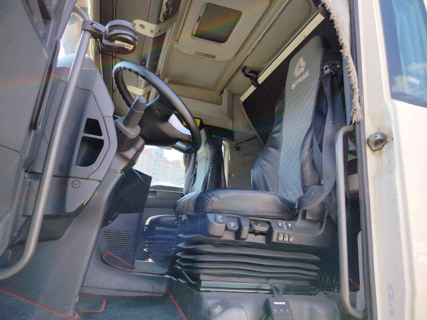 Sitrak C7H 4x2 ZZ4186V361HE,  521 782 км, 2023 года в лизинг