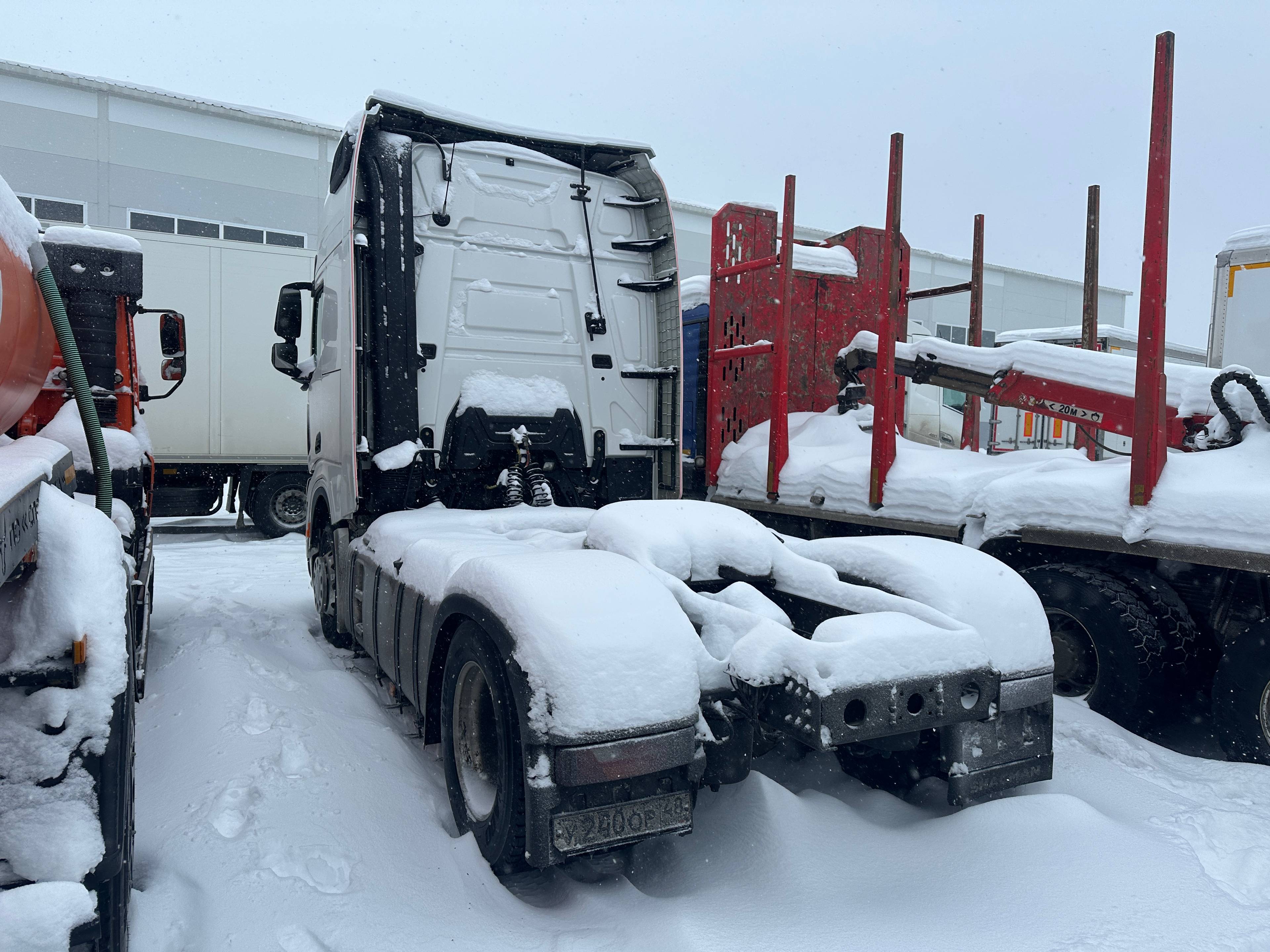 Shacman SX4188YY381,  311 596 км, 2023 года в лизинг