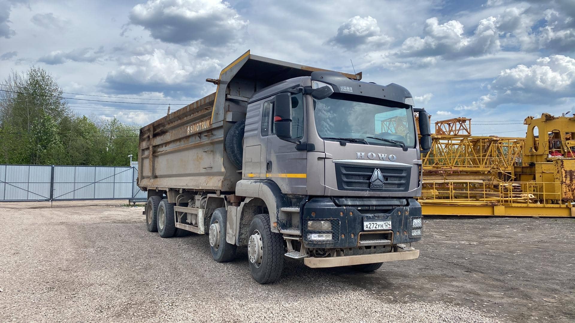 HOWO ZZ3317V386GE1 8х4,  224 266 км, 2022 года