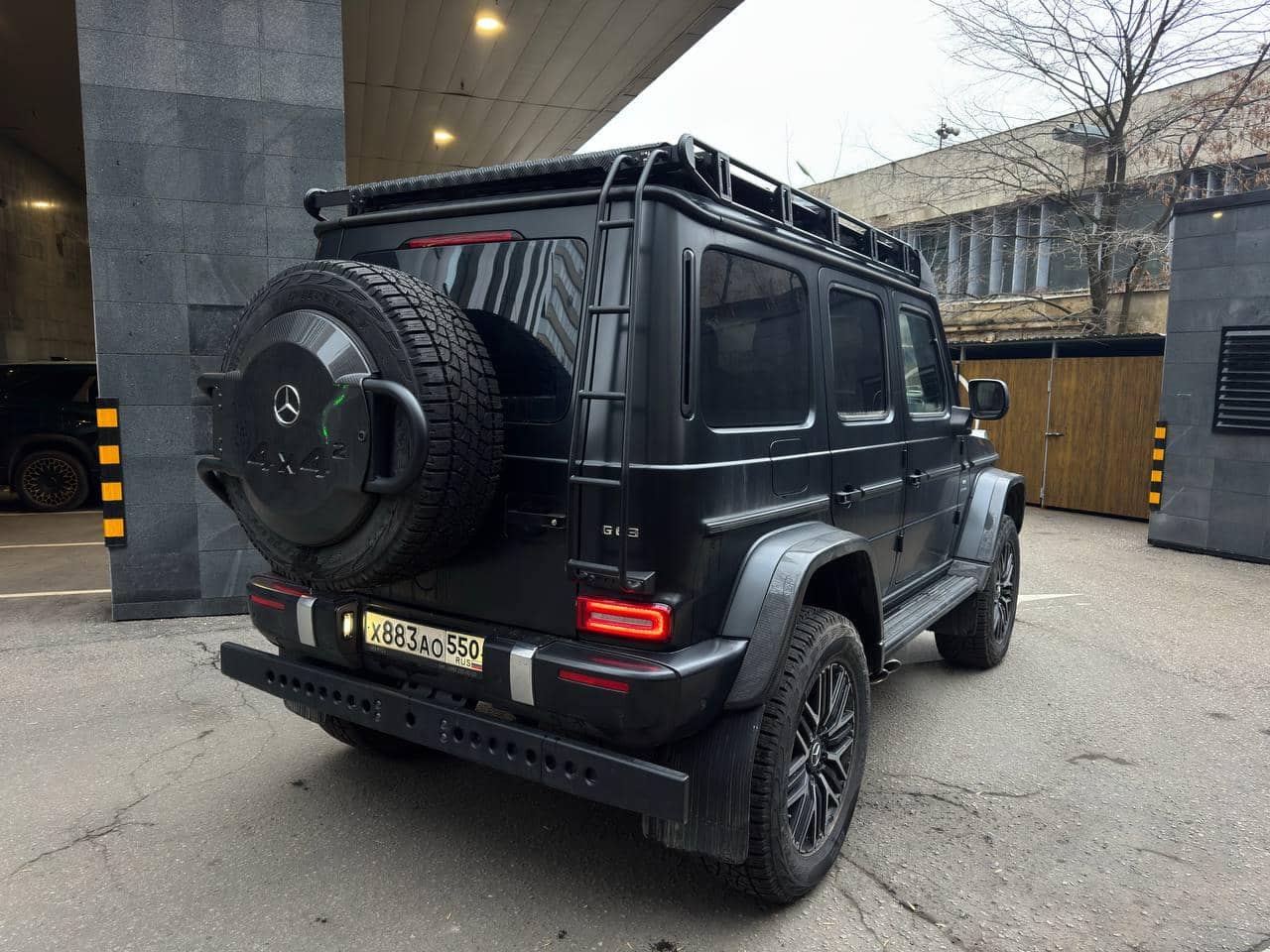 Mercedes-Benz G,  11 907 км, 2023 года в лизинг