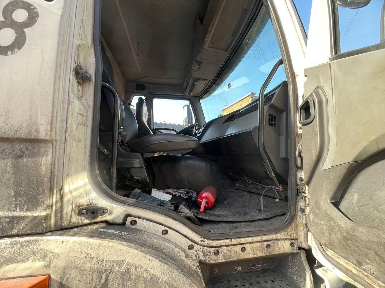 FAW CA3310P66K24T4E4 8x4 (E4),  200 000 км, 2022 года в лизинг