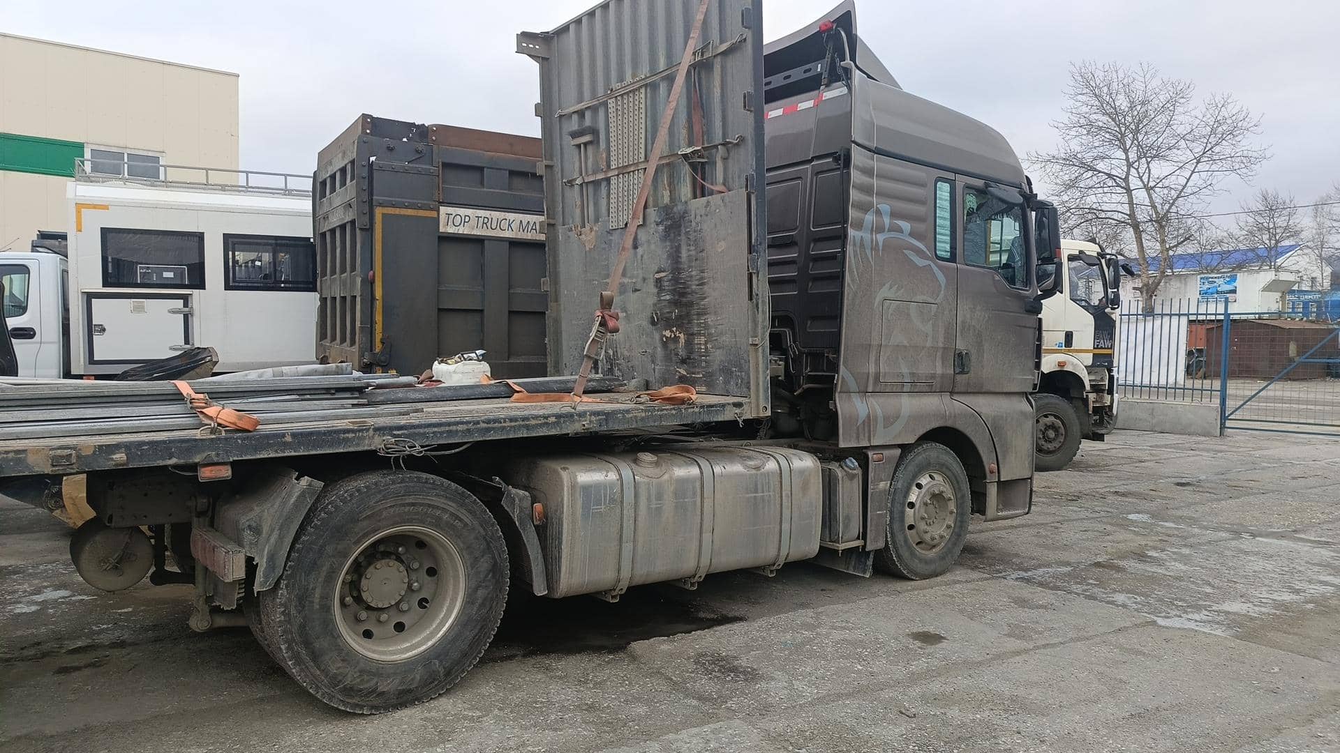 Sitrak C7H 4x2 ZZ4186V361HE,  420 000 км, 2022 года в лизинг