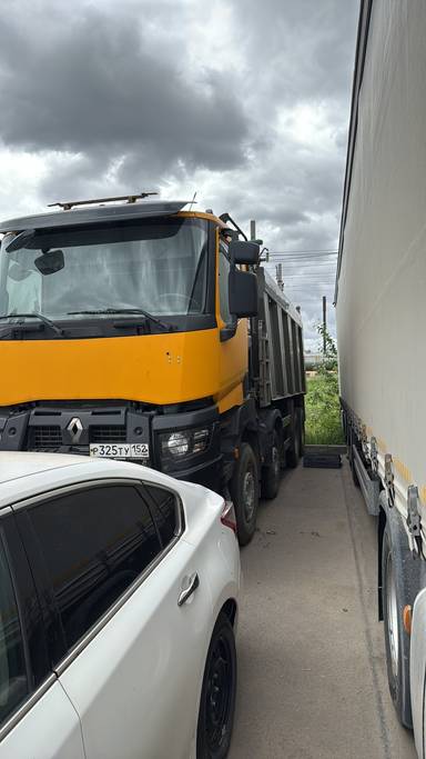 Renault К 440 8X4 (Day cab)