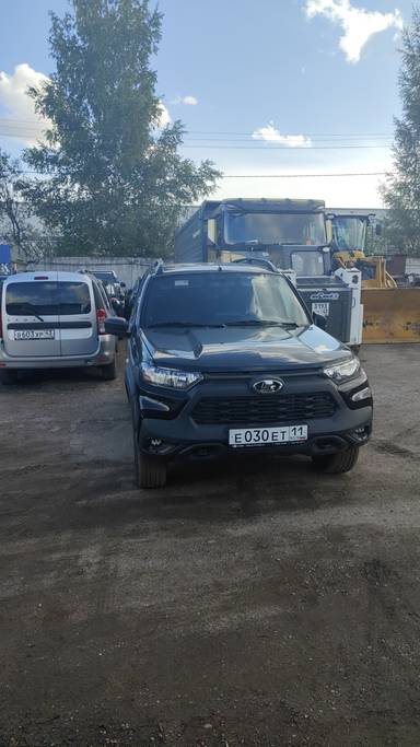 Lada Niva Travel